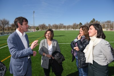 El delegado de Transición Ecológica y Deportes, David Guevara, en reciente visita a la instalación junto a la delegada del Distrito, María Encarnación Aguilar.