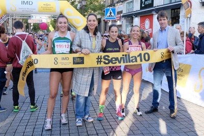 11.000 corredores participan en la Carrera Popular 'Coca Cola' Casco Antiguo, última cita del calendario #Sevilla10 en el que se imponen Said el Bouchikhi y Mamen Ledesma