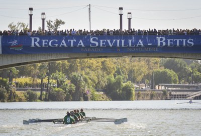 59ª Regata Sevilla-Betis: triunfos del Sevilla en categoría absoluta masculina y del Betis en absoluta femenina.