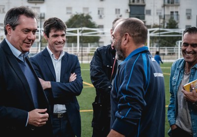 El alcalde de Sevilla, Juan Espadas, durante una visita a instalaciones deportivas del IMD.