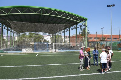 El Ayuntamiento pone en servicio el nuevo campo de césped artificial del Centro Deportivo de Begoña en el Distrito Macarena
