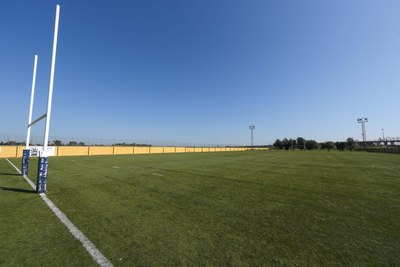 El Ayuntamiento renovará el césped artificial del campo de rugby de San Jerónimo