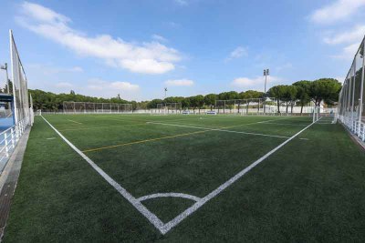 Imagen del nuevo campo de césped artificial del Centro Deportivo Sevilla Este.