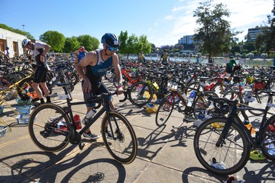 El XXVII Triatlón de Sevilla reúne a más de 1.300 participantes de 37 provincias