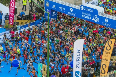 Salida del Zurich Maratón de Sevilla 2019.