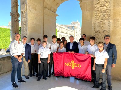 José Luis Sanz recibe al equipo infantil del Club Patín Irlandesas, abanderado de la capital andaluza en el Campeonato de España del próximo fin de semana en Tarragona