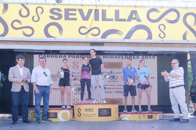 Manuel Olmedo y Mamen Ledesma, ganadores de la Carrera Popular Parque de Miraflores, tercera cita del circuito #Sevilla10 con más de 8.500 participantes