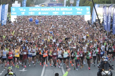 Salida del Zurich Maratón de Sevilla 2024.