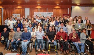 Foto de familia con los premiados en el Circuito de Carreras #Sevilla10 2018.