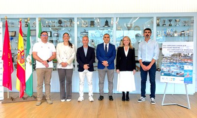 Unos 350 nadadores participan este viernes 1 de mayo en el Campeonato de Andalucía de Natación en Aguas Abiertas