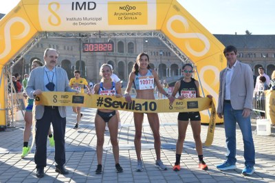 Tres primeras clasificadas en la Carrera Parque de María Luisa Coca-Cola 2021.