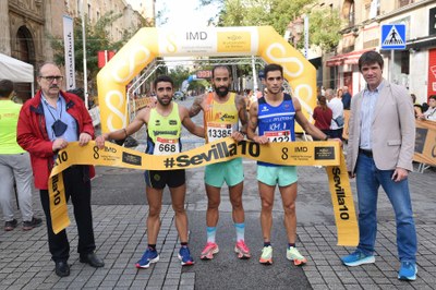 Tres primeros clasificados de la Carrera casco Antiguo CaixaBank 2021.