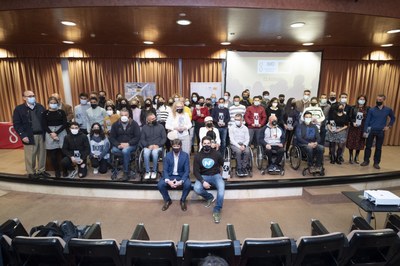 Foto de familia de los premiados en el Circuito de Carreras #Sevilla10 2021.