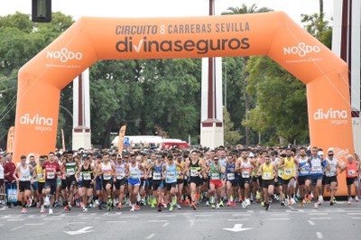 Pedro Garrido y Laura Rivera se imponen en la Carrera Casco Antiguo ‘CaixaBank’, que con casi 10.000 inscritos ha cerrado este domingo el Circuito Divina Seguros del Ayuntamiento