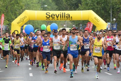 Sergio Mena, con nuevo récord en la prueba, y Carmen Gutiérrez Peña, con su cuarta victoria este año, ganan la Carrera Popular Parque de María Luisa-Coca Cola dentro del circuito #Sevilla10 del IMD