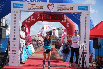 Victoria de Begoña Navas en el Doñana Trail Marathon