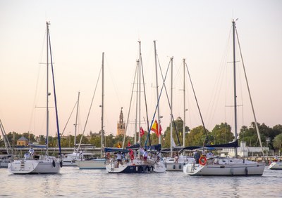 llegada a Sevilla del 55º Ascenso a Vela del Guadalquivir.