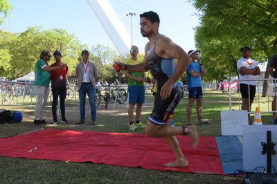 Sevilla volvió a vivir la fiesta del triatlón con una prueba con distancias para todos los niveles