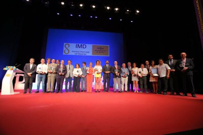 Los premiados en la XXX Fiesta del Deporte posan junto a las autoridades y el jurado