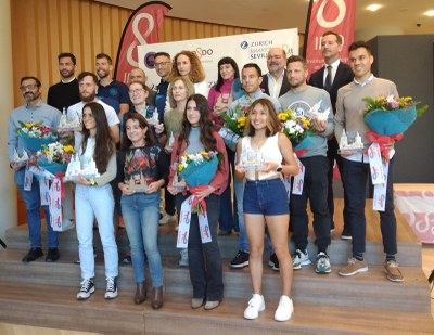 El Ayuntamiento entrega los premios populares del Zurich Maratón de Sevilla 2024