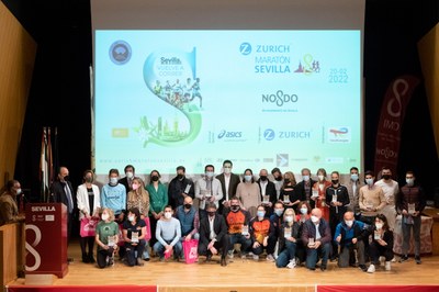 El Zurich Maratón de Sevilla entrega los galardones a los mejores atletas por categorías en su Gala de Premios