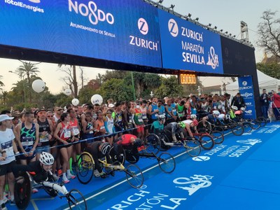 Línea de salida del Zurich Maratón de Sevilla 2022.