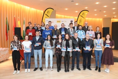 Los sevillanos Rubén Álvarez y Remedios Pérez, distinguidos como mejores corredores sevillanos del Zurich Maratón de Sevilla