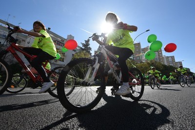 Bicis, patines y skates llenaron las calles en una nueva edición de 'Sevilla sobre Ruedas'